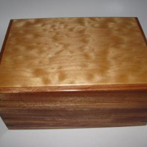 Lovely Quilted Maple And Mahogany Memory Box...