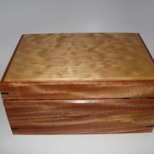 Lovely Quilted Maple And Mahogany Memory Box...