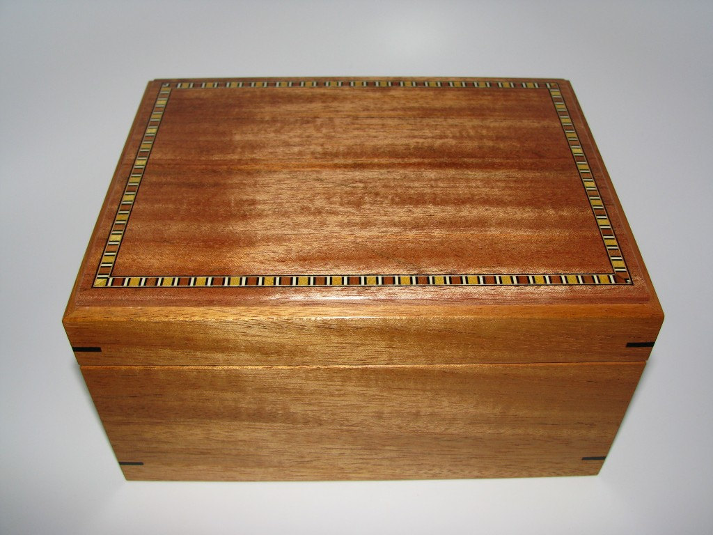 Handmade Mahogany Memory Box With Inlaid Border. 9" X 7" X 4.75"